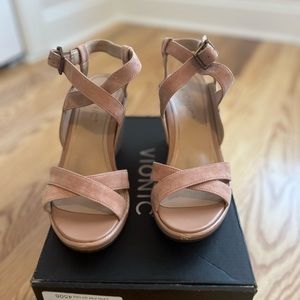 Vionic Women’s Venus Bonita heeled sandal